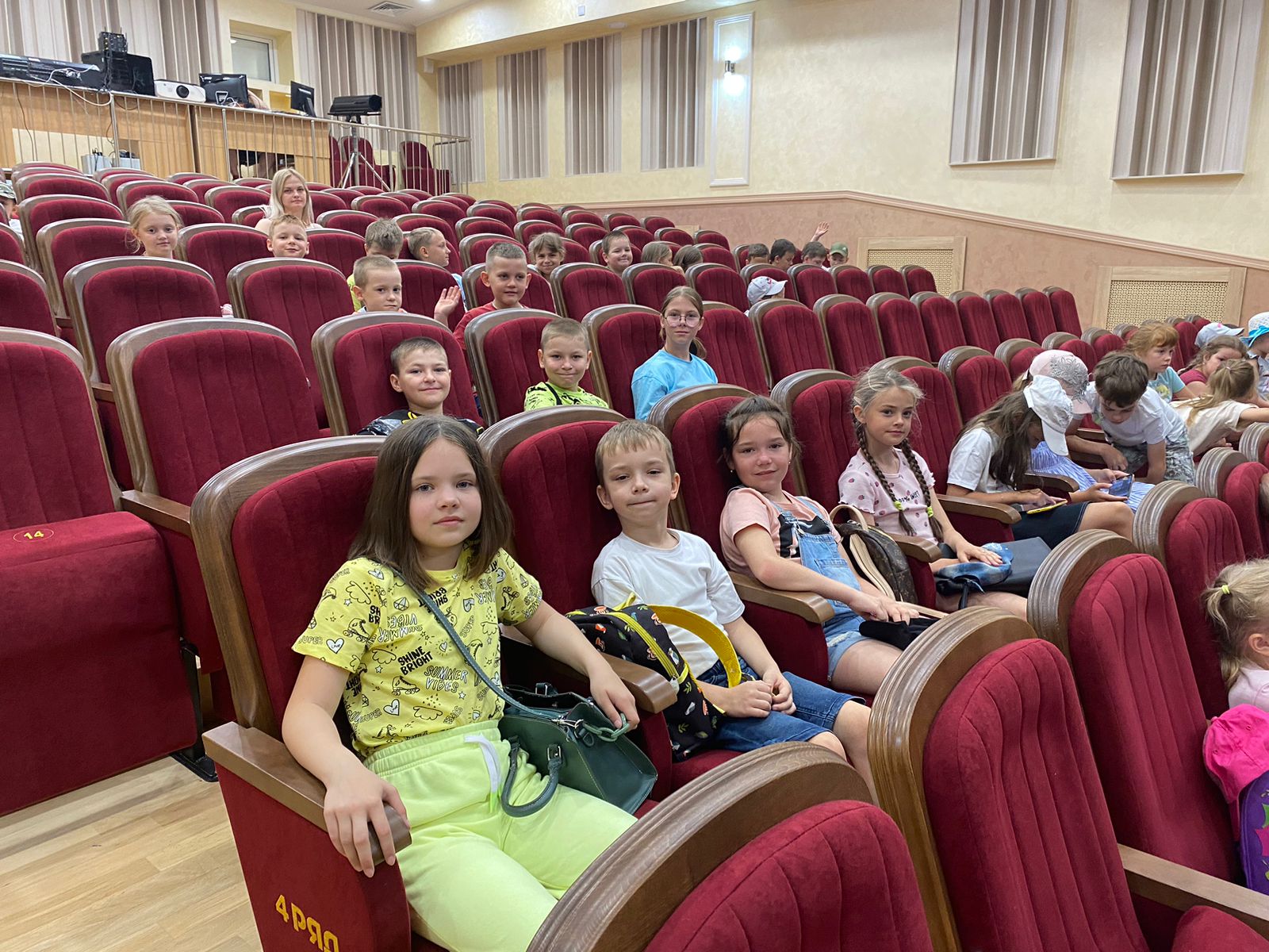 Губкинский театр для детей и молодёжи.